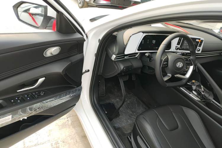 Used Hyundai Elantra 2023 1.5L CVT GLX Elite Edition Driver Seat
