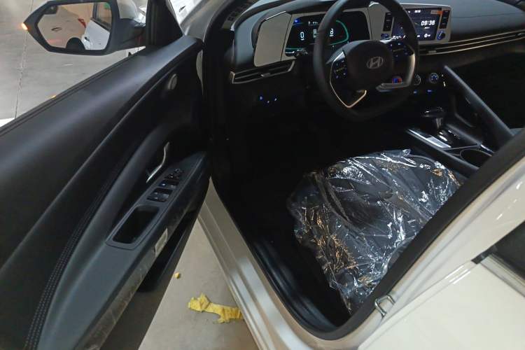 Used Hyundai Elantra 2023 1.5L CVT GLX Elite Edition Driver Seat