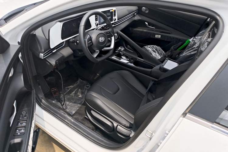 Used Hyundai Elantra 2023 1.5L CVT GLX Elite Edition Driver Seat
