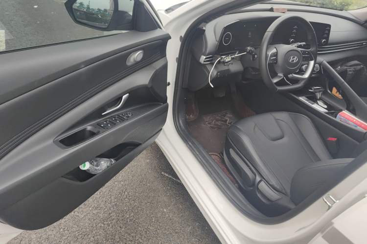 Used Hyundai Elantra 2023 1.5L CVT GLX Elite Edition Driver Seat