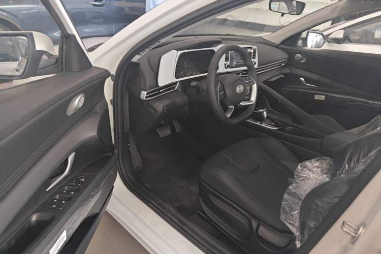 Used Hyundai Elantra 2023 1.5L CVT GLX Elite Edition Driver Seat