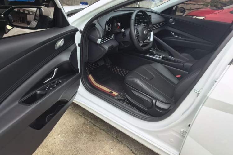 Used Hyundai Elantra 2023 1.5L CVT GLX Elite Edition Driver Seat