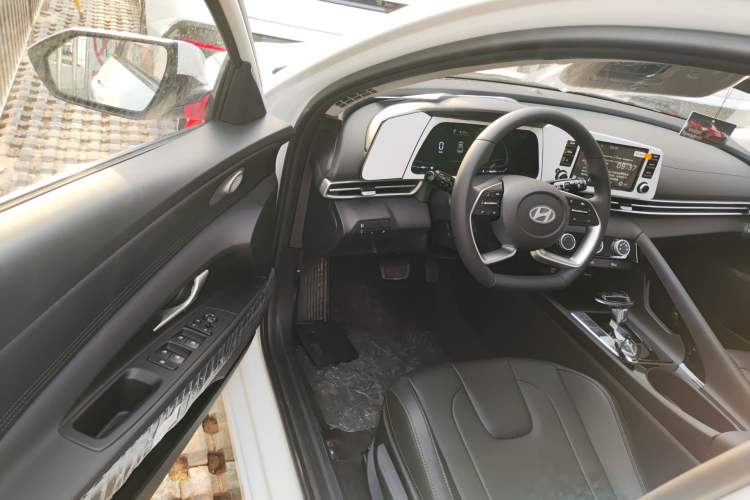 Used Hyundai Elantra 2023 1.5L CVT GLX Elite Edition Driver Seat