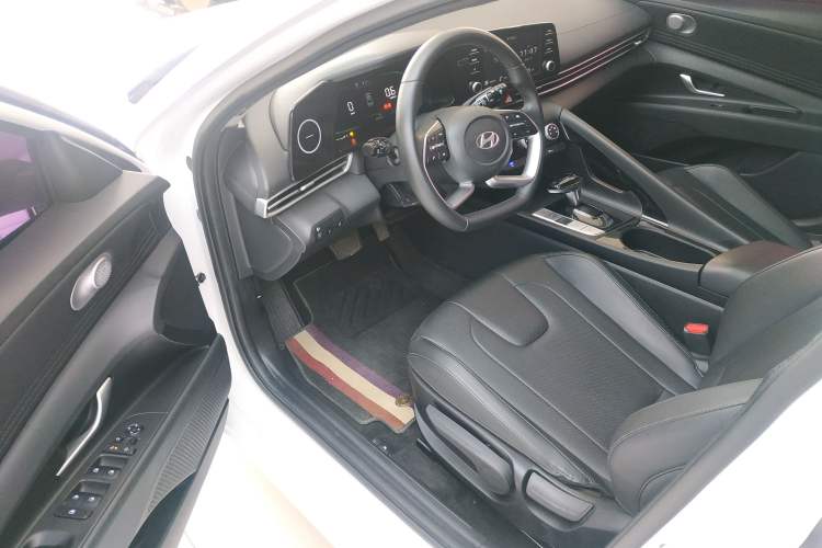 Used Hyundai Elantra 2023 1.5L CVT GLX Elite Edition Driver Seat