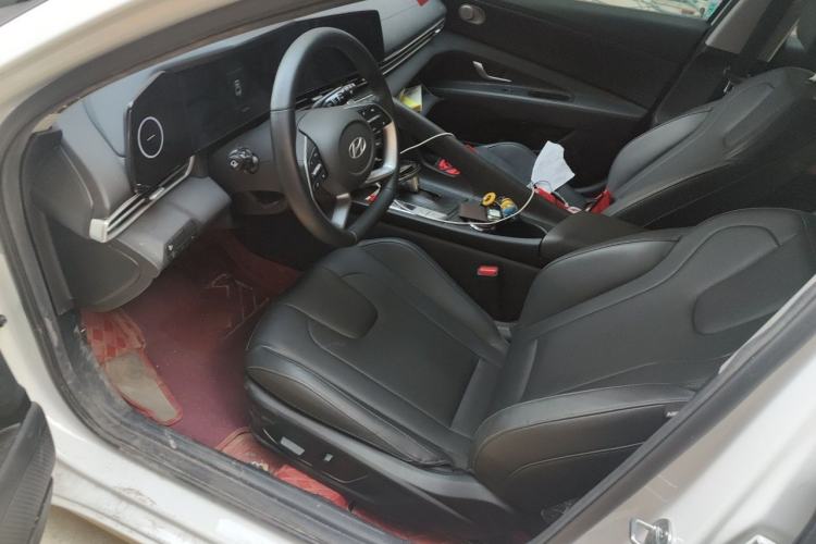 Used Hyundai Elantra 2023 1.5L CVT LUX Prestige Edition Driver Seat