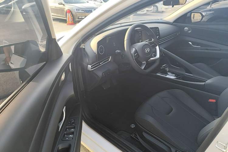 Used Hyundai Elantra 2023 1.5L CVT GLX Elite Edition Driver Seat