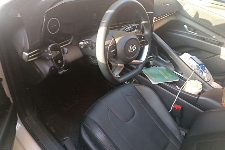 Used Hyundai Elantra 2023 1.5L CVT LUX Prestige Edition Driver Seat