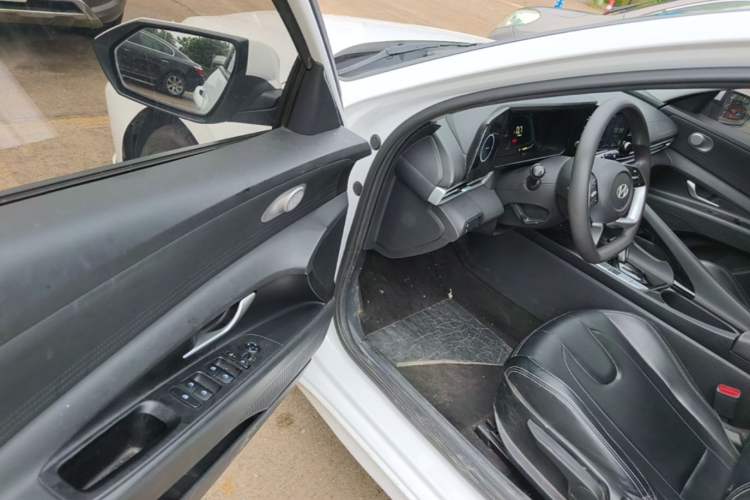 Used Hyundai Elantra 2023 1.5L CVT GLS Leading Edition Driver Seat