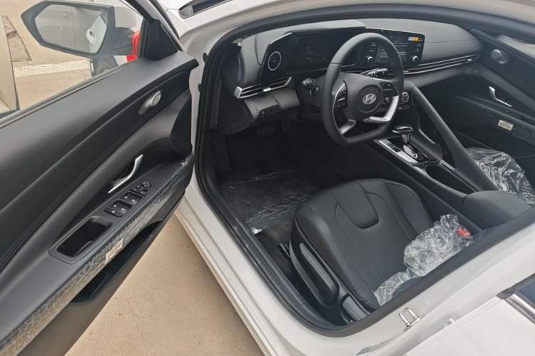 Used Hyundai Elantra 2023 1.5L CVT GLX Elite Edition Driver Seat