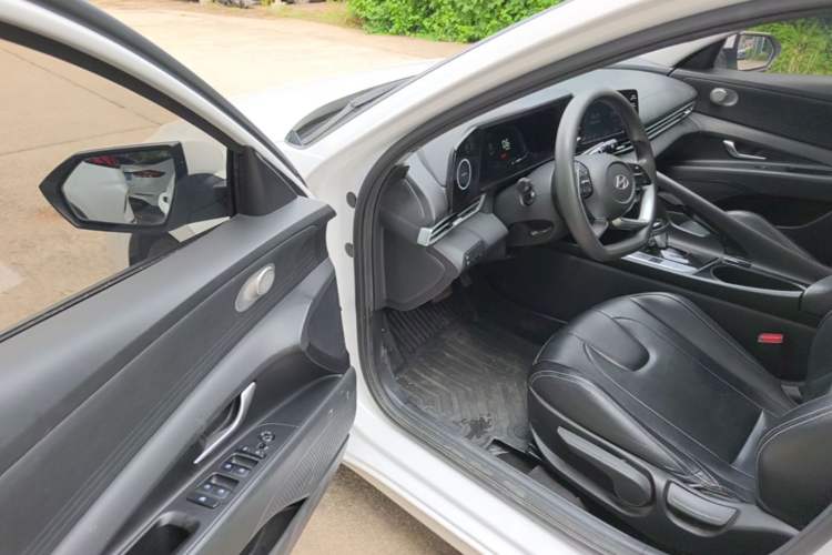 Used Hyundai Elantra 2023 1.5L CVT GLS Leading Edition Driver Seat