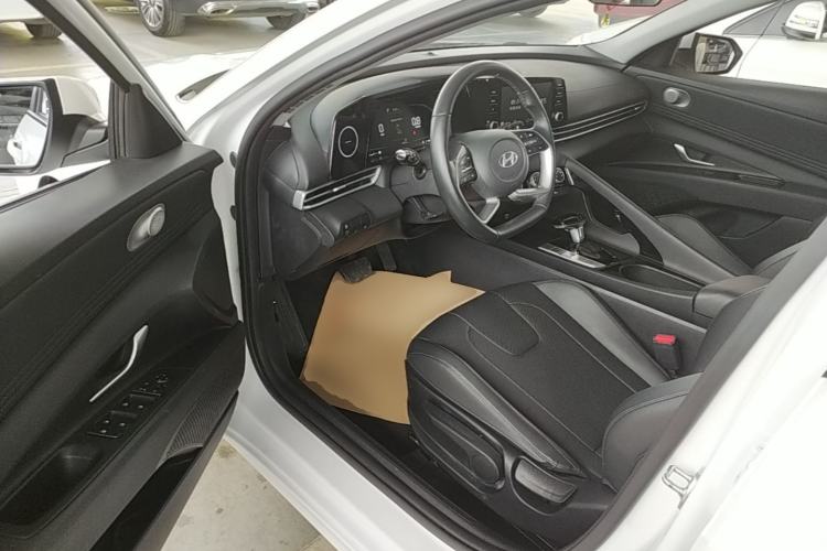 Used Hyundai Elantra 2023 1.5L CVT GLX Elite Edition Driver Seat