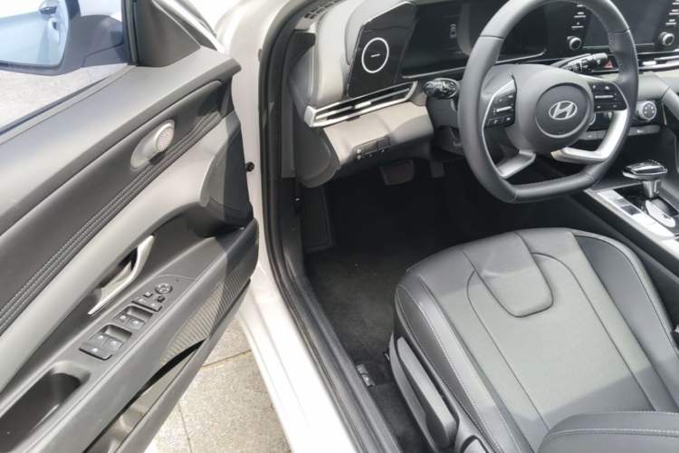 Used Hyundai Elantra 2023 1.5L CVT GLX Elite Edition Driver Seat