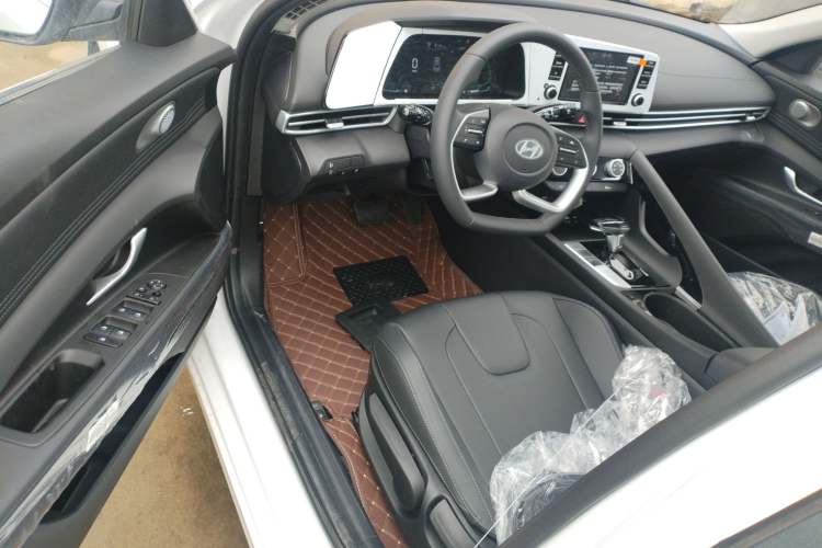 Used Hyundai Elantra 2023 1.5L CVT GLX Elite Edition Driver Seat