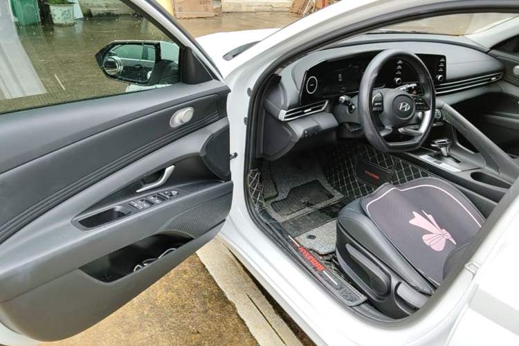 Used Hyundai Elantra 2023 1.5L CVT GLX Elite Edition Driver Seat