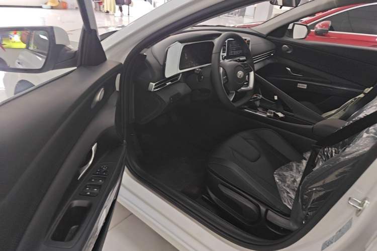Used Hyundai Elantra 2023 1.5L CVT GLX Elite Edition Driver Seat