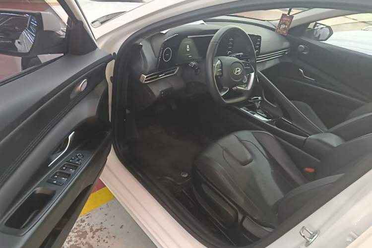 Used Hyundai Elantra 2023 1.5L CVT GLX Elite Edition Driver Seat