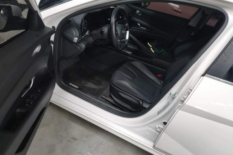 Used Hyundai Elantra 2023 1.5L CVT GLX Elite Edition Driver Seat
