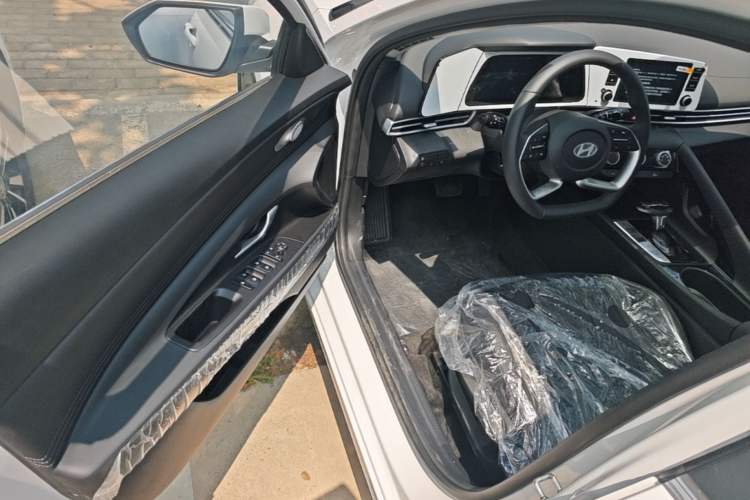 Used Hyundai Elantra 2023 1.5L CVT GLX Elite Edition Driver Seat