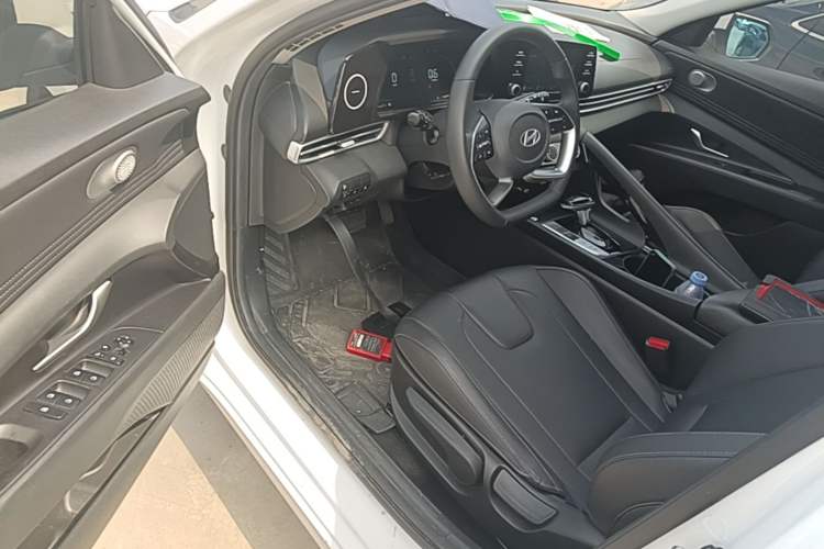 Used Hyundai Elantra 2023 1.5L CVT GLX Elite Edition Driver Seat