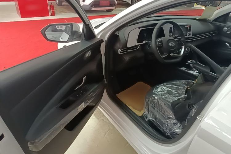 Used Hyundai Elantra 2023 1.5L CVT GLX Elite Edition Driver Seat