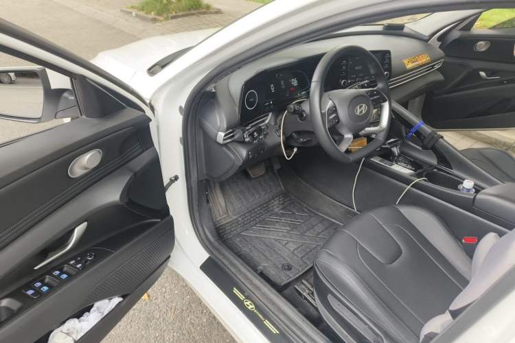 Used Hyundai Elantra 2023 1.5L CVT GLX Elite Edition Driver Seat