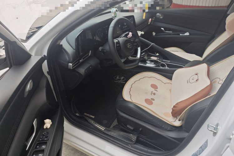 Used Hyundai Elantra 2023 1.5L CVT LUX Prestige Edition Driver Seat