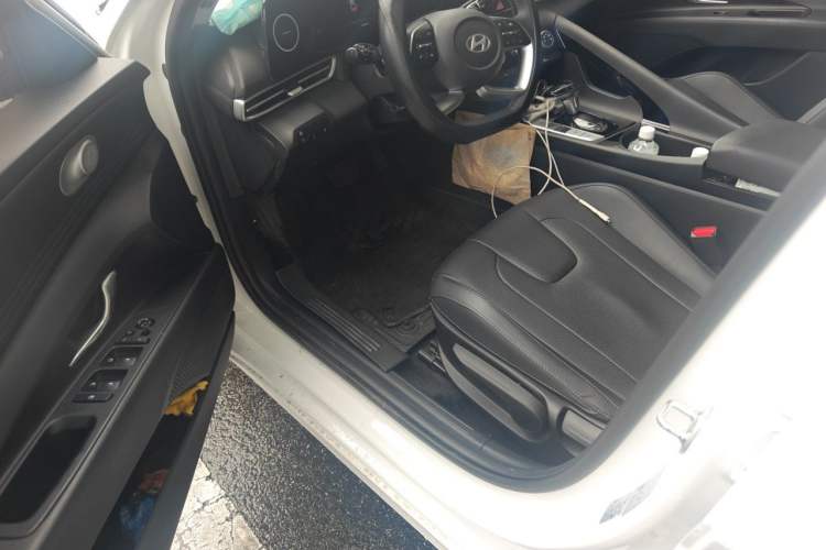 Used Hyundai Elantra 2023 1.5L CVT GLX Elite Edition Driver Seat