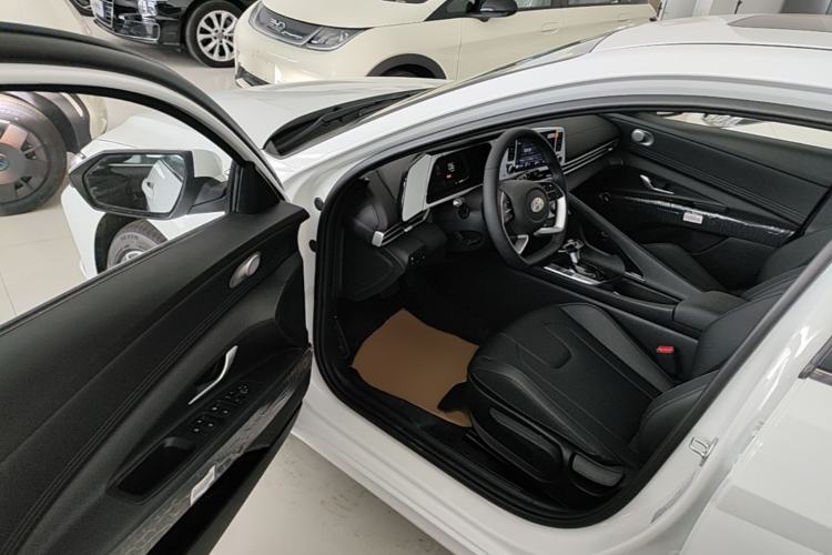 Used Hyundai Elantra 2023 1.5L CVT GLX Elite Edition Driver Seat