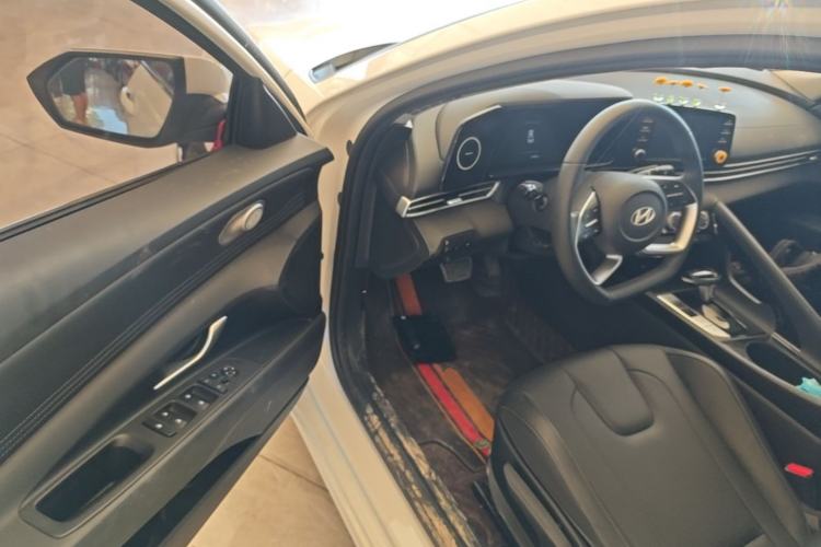 Used Hyundai Elantra 2023 1.5L CVT GLX Elite Edition Driver Seat