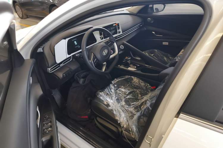 Used Hyundai Elantra 2023 1.5L CVT GLX Elite Edition Driver Seat