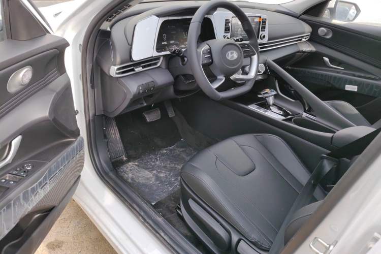 Used Hyundai Elantra 2023 1.5L CVT GLX Elite Edition Driver Seat