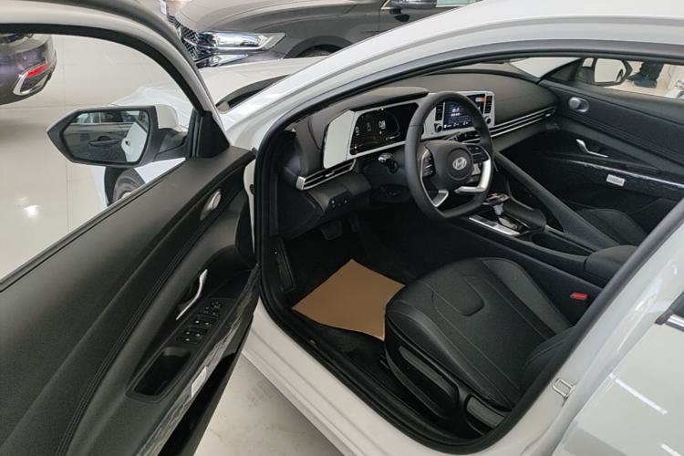 Used Hyundai Elantra 2023 1.5L CVT GLX Elite Edition Driver Seat