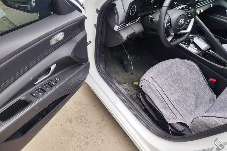 Used Hyundai Elantra 2023 1.5L CVT GLX Elite Edition Driver Seat