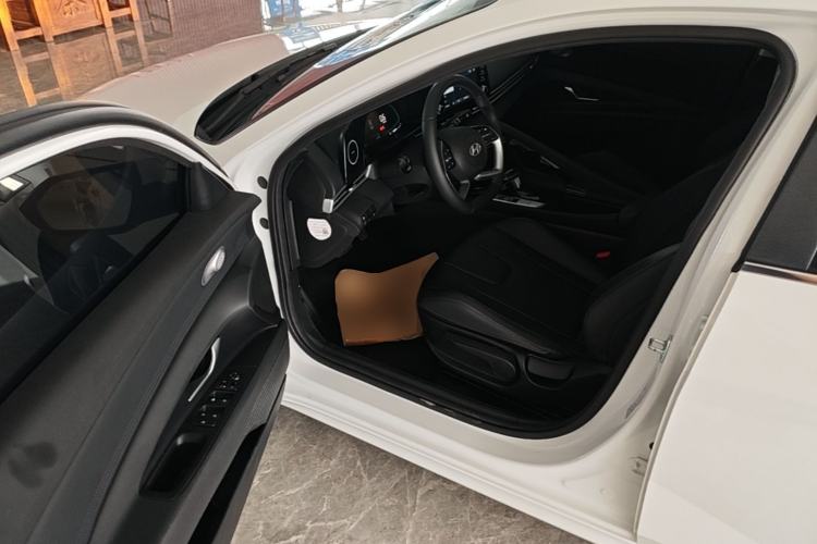 Used Hyundai Elantra 2023 1.5L CVT GLX Elite Edition Driver Seat