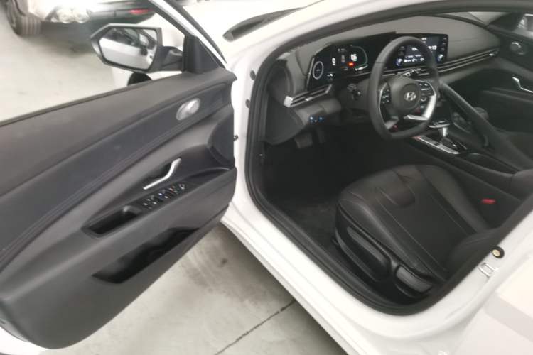 Used Hyundai Elantra 2023 1.5L CVT GLX Elite Edition Driver Seat