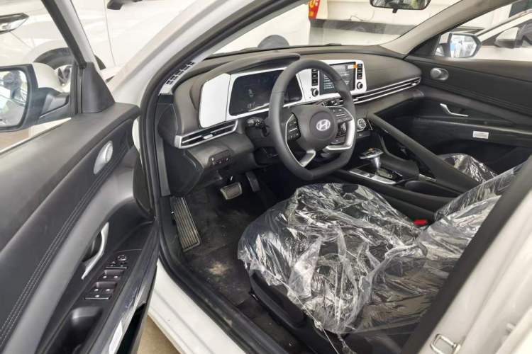 Used Hyundai Elantra 2023 1.5L CVT GLX Elite Edition Driver Seat
