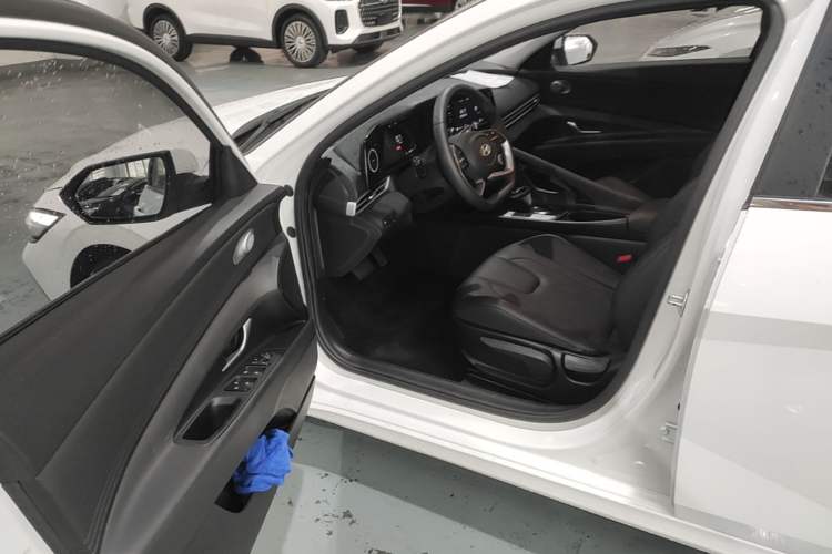 Used Hyundai Elantra 2023 1.5L CVT GLX Elite Edition Driver Seat