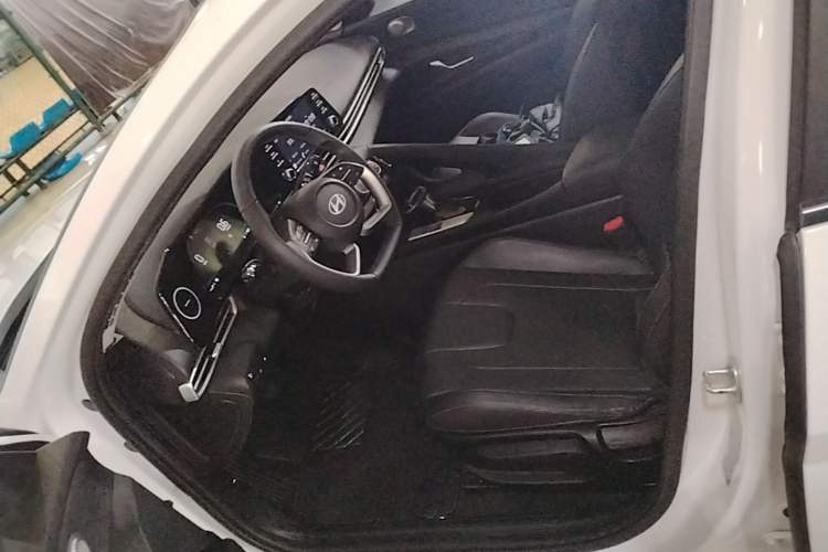 Used Hyundai Elantra 2023 1.5L CVT GLX Elite Edition Driver Seat
