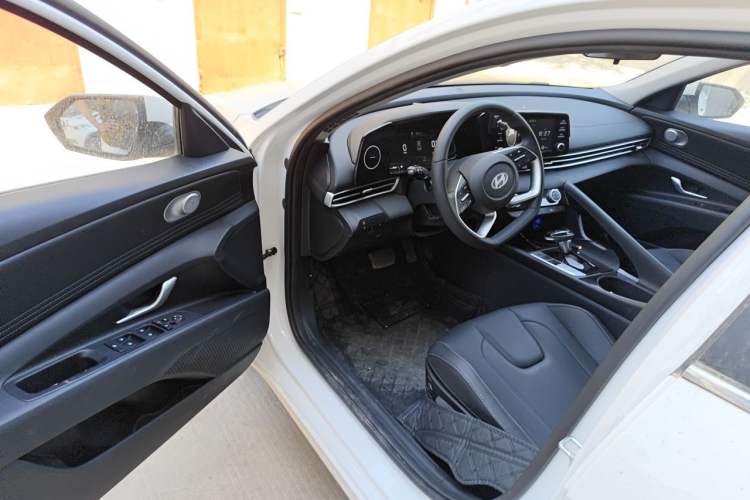 Used Hyundai Elantra 2023 1.5L CVT GLX Elite Edition Driver Seat