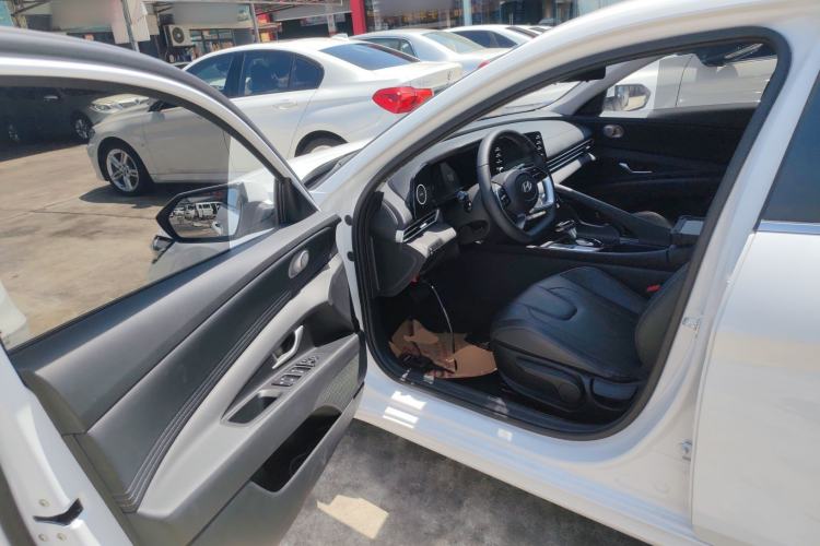 Used Hyundai Elantra 2023 1.5L CVT GLX Elite Edition Driver Seat