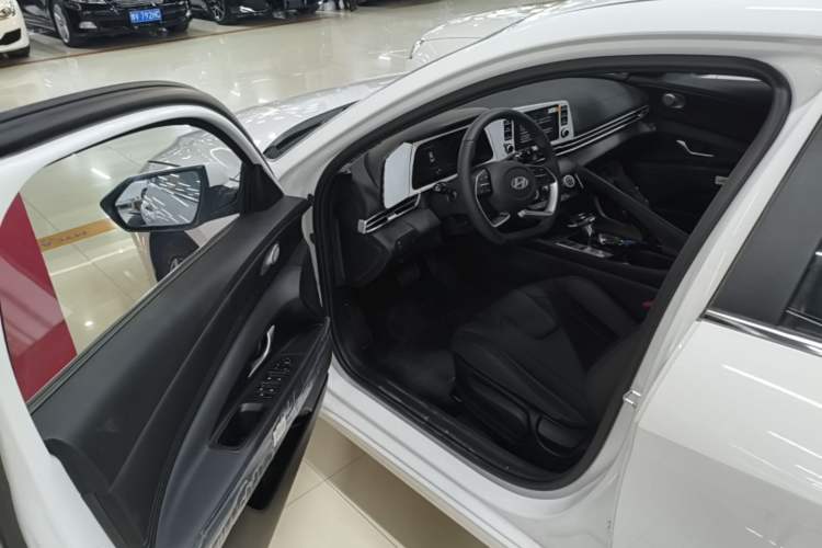 Used Hyundai Elantra 2023 1.5L CVT GLX Elite Edition Driver Seat