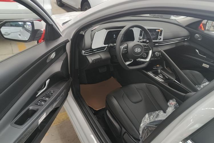 Used Hyundai Elantra 2023 1.5L CVT GLX Elite Edition Driver Seat