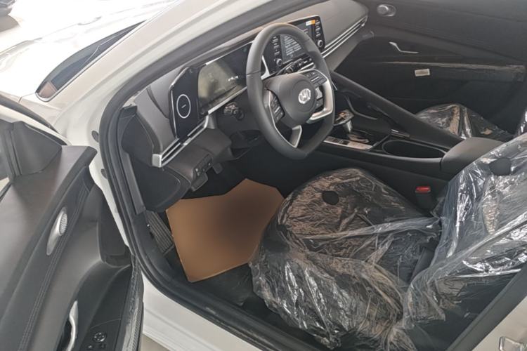 Used Hyundai Elantra 2023 1.5L CVT GLX Elite Edition Driver Seat