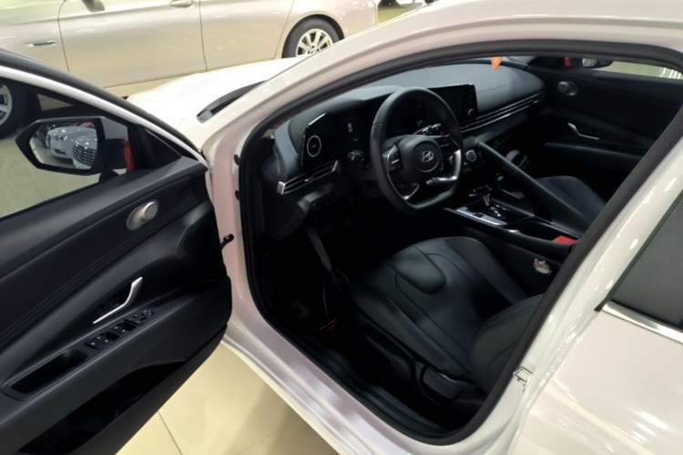 Used Hyundai Elantra 2023 1.5L CVT GLX Elite Edition Driver Seat