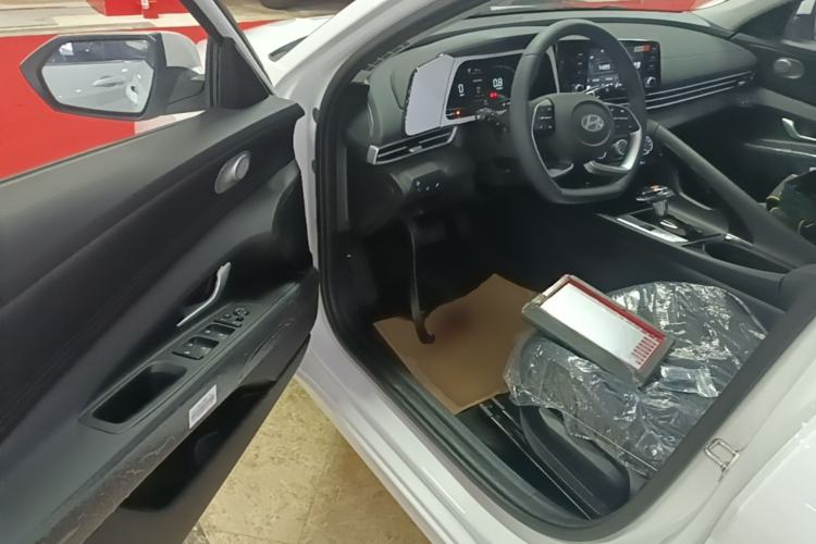 Used Hyundai Elantra 2023 1.5L CVT GLX Elite Edition Driver Seat