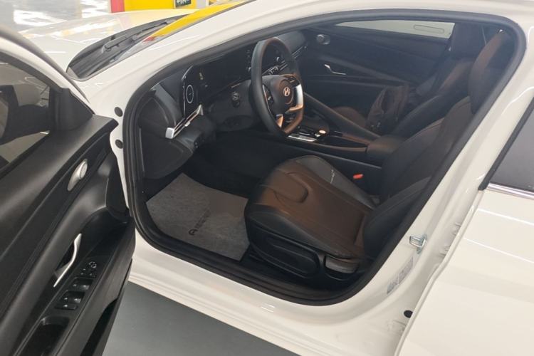 Used Hyundai Elantra 2023 1.5L CVT GLX Elite Edition Driver Seat