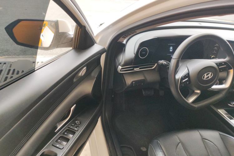 Used Hyundai Elantra 2023 1.5L CVT GLX Elite Edition Driver Seat
