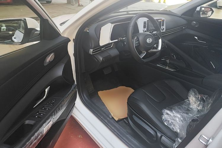 Used Hyundai Elantra 2023 1.5L CVT GLX Elite Edition Driver Seat