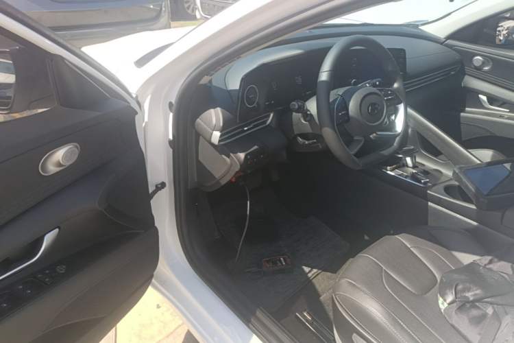 Used Hyundai Elantra 2023 1.5L CVT GLX Elite Edition Driver Seat