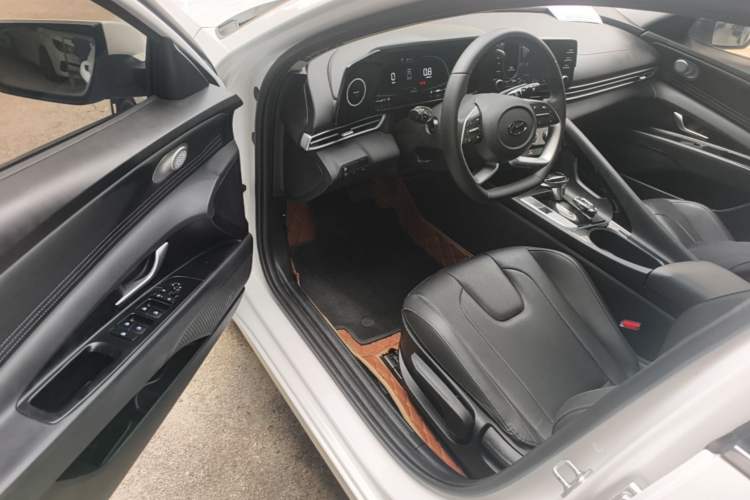 Used Hyundai Elantra 2023 1.5L CVT GLX Elite Edition Driver Seat